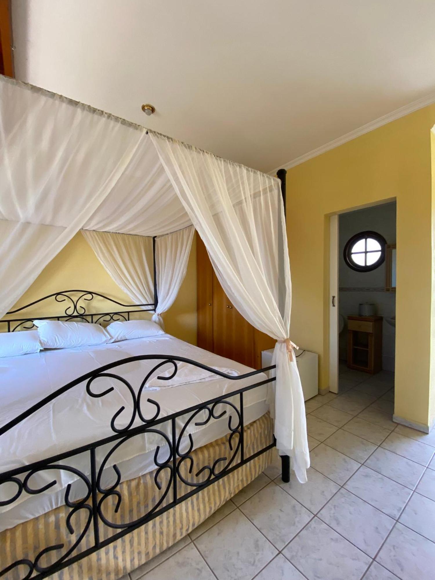Hotel Velha Corte Сан-Жозе-дус-Піняйс Екстер'єр фото